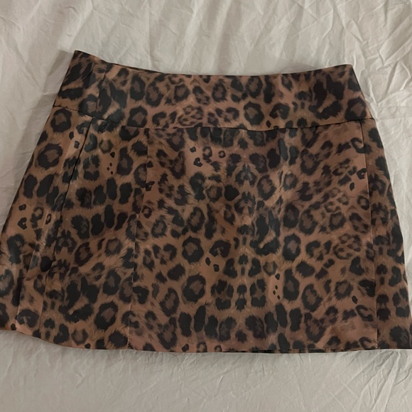 Leopard skirt size small - Picture 3 of 5